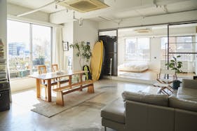 【六本木駅5分】撮影会やロケ、招待制の展示会に最適な開放感のある海外風イベントスペース