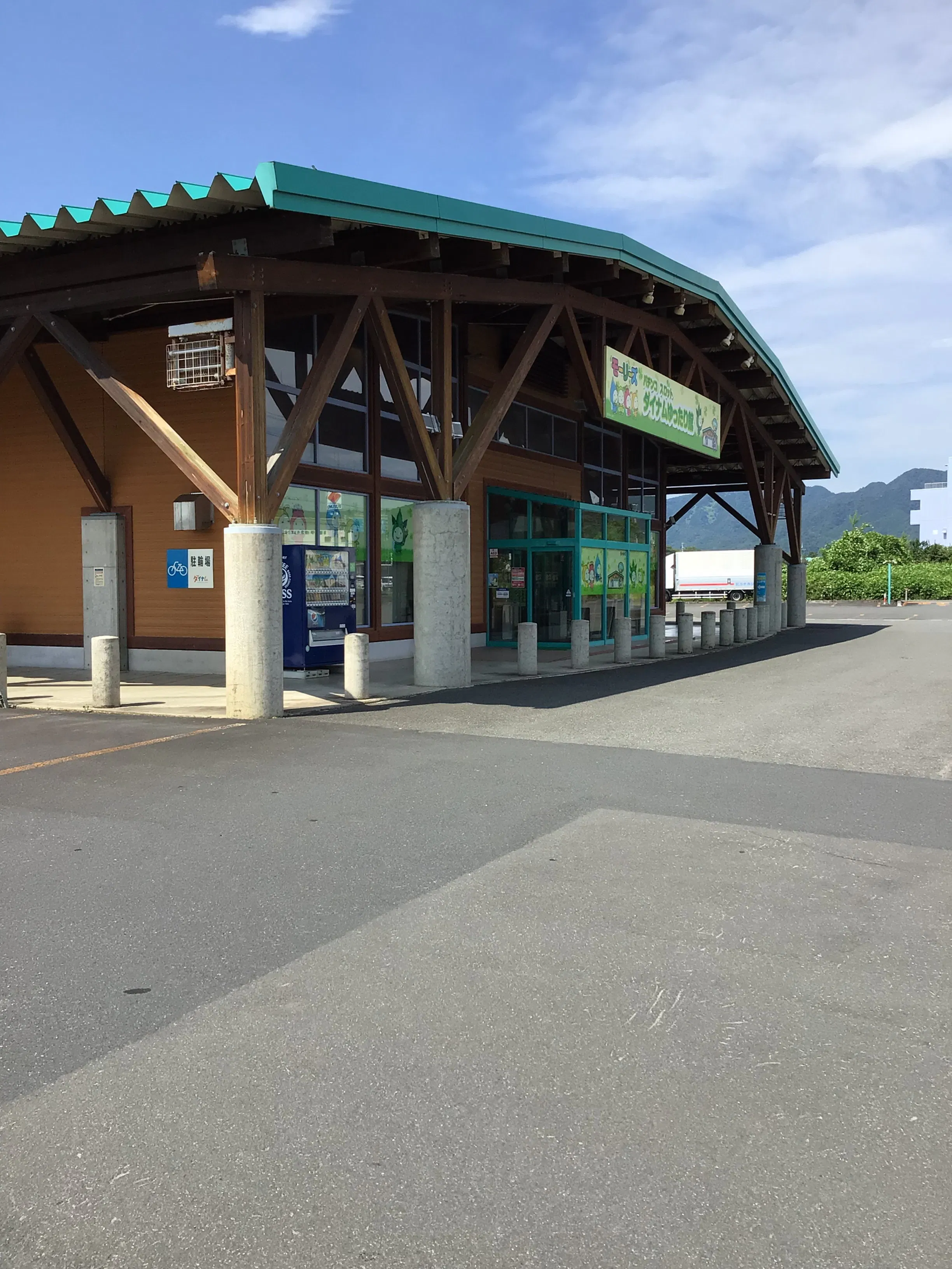 【ダイナム京都京丹後店ゆったり館】キッチンカーやプロモーションイベントの開催に最適なアミューズメント施設のイベントスペース