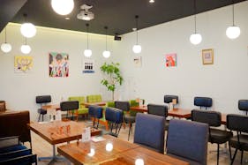 【中村日赤駅3分】最大100名規模で利用可能!イベントやパーティー、撮影に最適な自然光が豊かな白壁内装が特徴のテラス付きイベントスペース「MASA cafe」