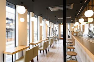 【中村日赤駅3分】最大100名規模で利用可能!イベントやパーティー、撮影に最適な自然光が豊かな白壁内装が特徴のテラス付きイベントスペース「MASA cafe」