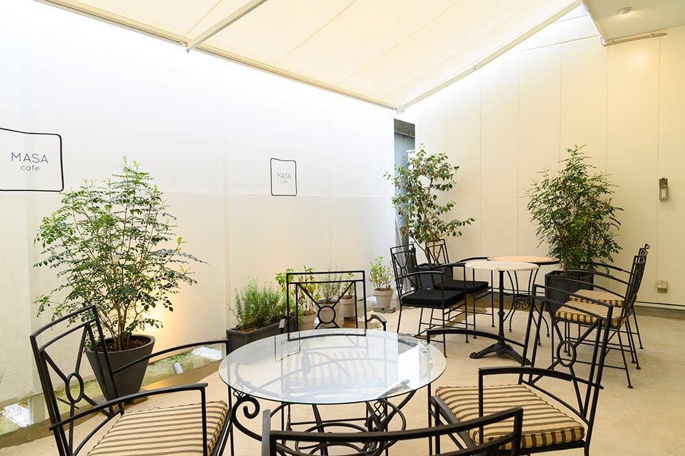 【中村日赤駅3分】最大100名規模で利用可能!イベントやパーティー、撮影に最適な自然光が豊かな白壁内装が特徴のテラス付きイベントスペース「MASA cafe」