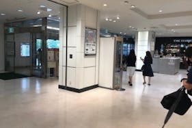 【新百合ヶ丘エルミロード】新百合ケ丘エルミロード1階柱周り