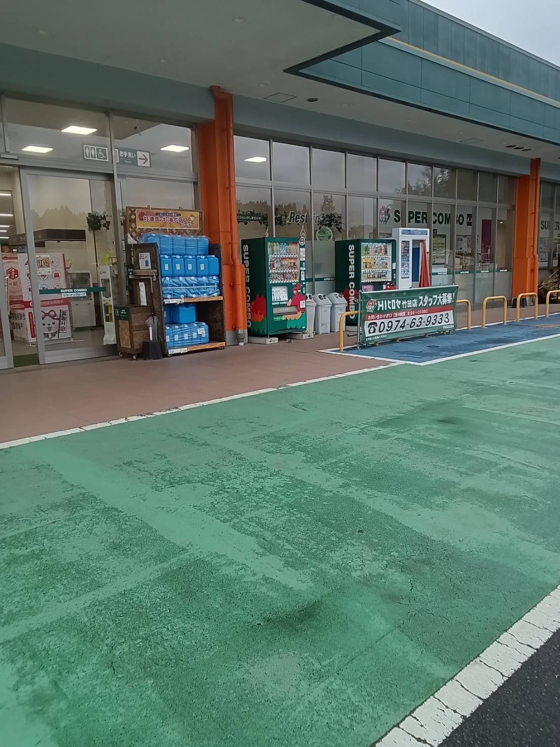HIヒロセ スーパーコンボ竹田店　風除室