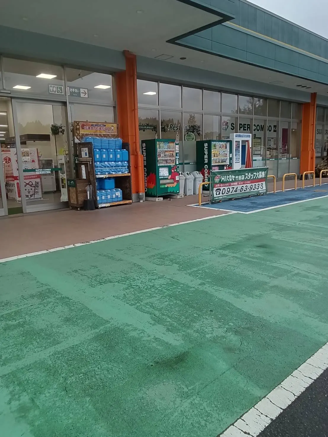 HIヒロセ スーパーコンボ竹田店　風除室