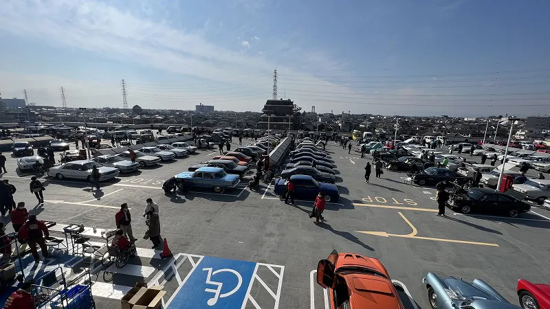 【ヘイワールド!!/スカイエリア】車両展示会やマルシェ等の大規模屋外イベントに最適な地域密着型の商業施設屋上のイベントスペース