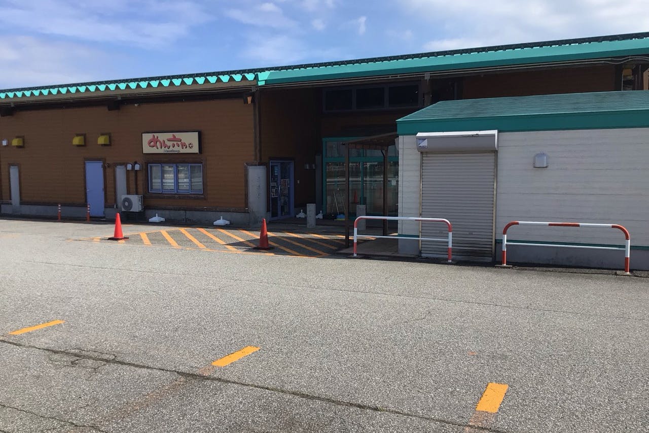 【ダイナム入善店】キッチンカーやプロモーションイベントの開催に最適なアミューズメント施設のイベントスペース