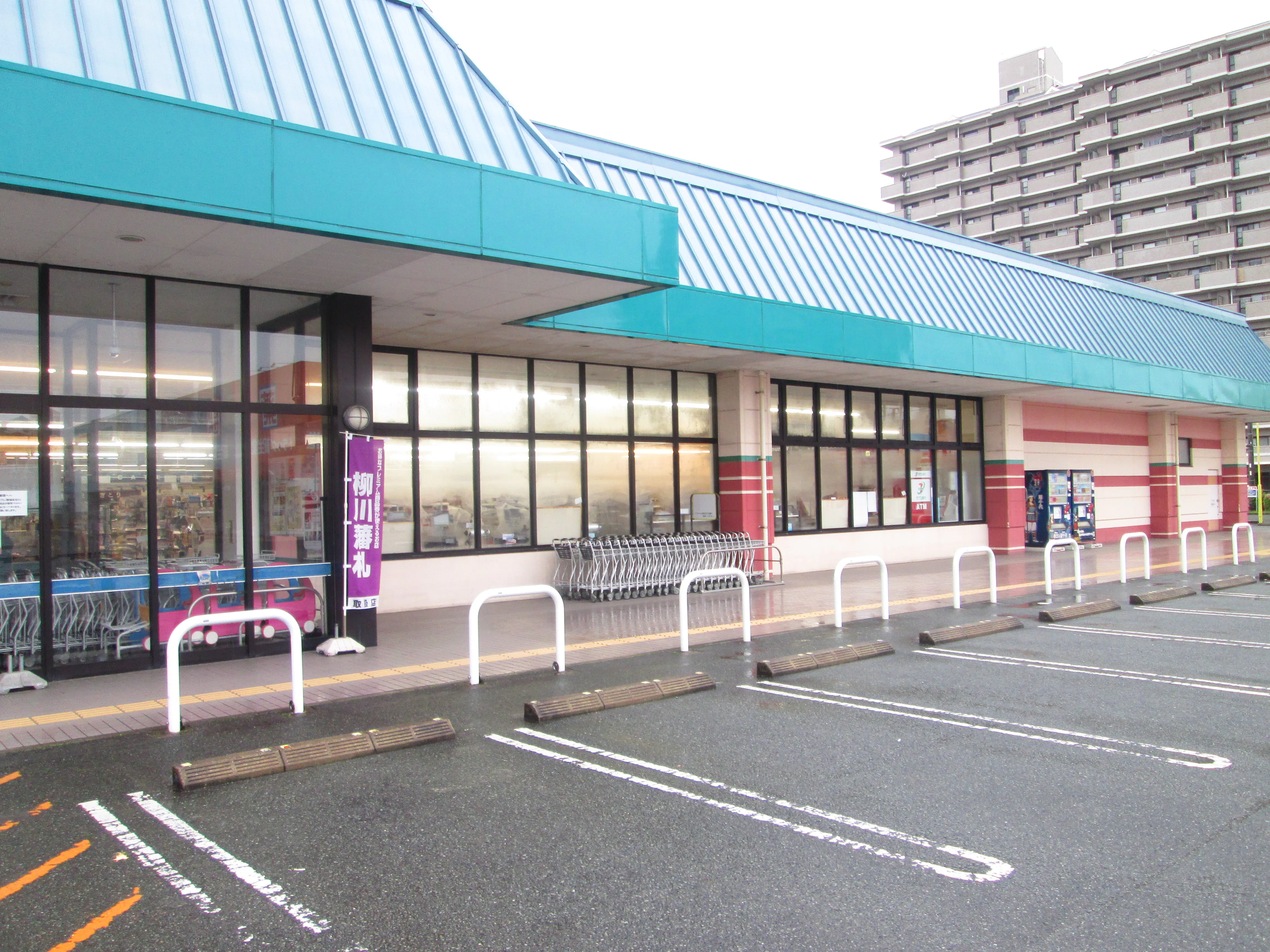 【レガネット柳川】店内入口横A 販促プロモーションに最適なスーパー屋外催事イベントスペース