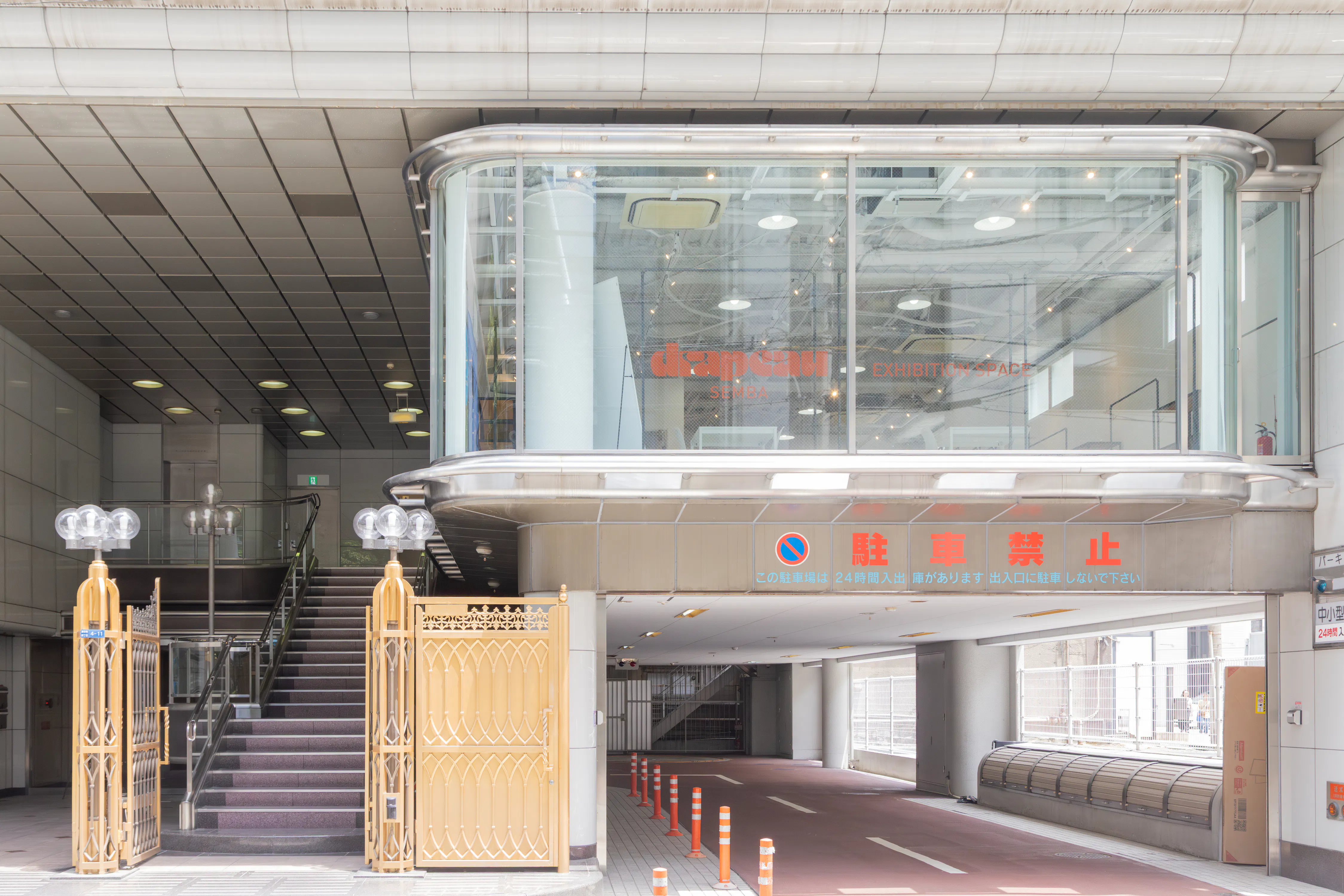 【心斎橋駅5分｜本町駅5分】招待制のファッション系展示販売会やアート系展示会に最適な白を基調とした清潔感のあるレンタルスペースの画像