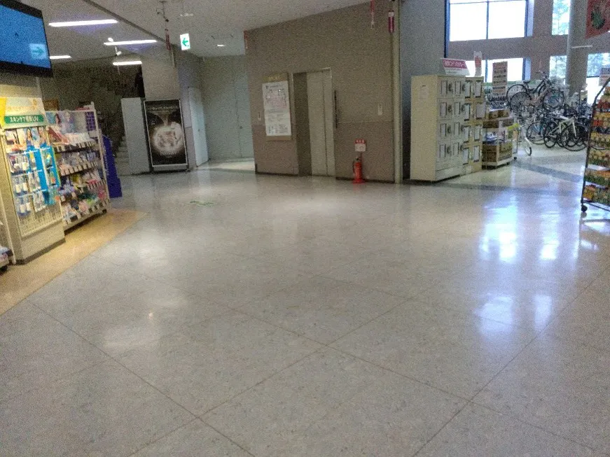 【イオン旭川永山店】化粧品売場横柱前