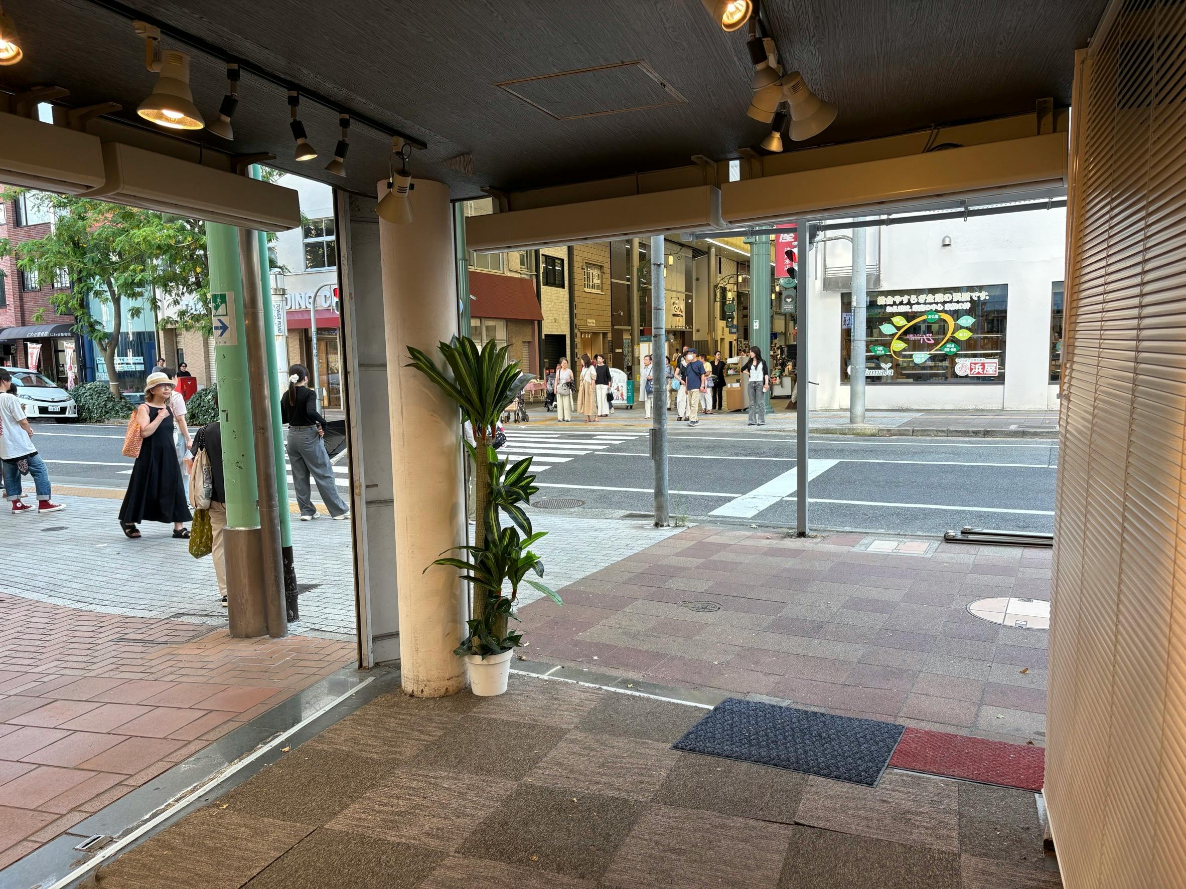 【神戸 元町商店街】 ポップアップストアやPRイベントに最適！神戸元町商店街アーケード内の交差点角地の3丁目イベントスペース