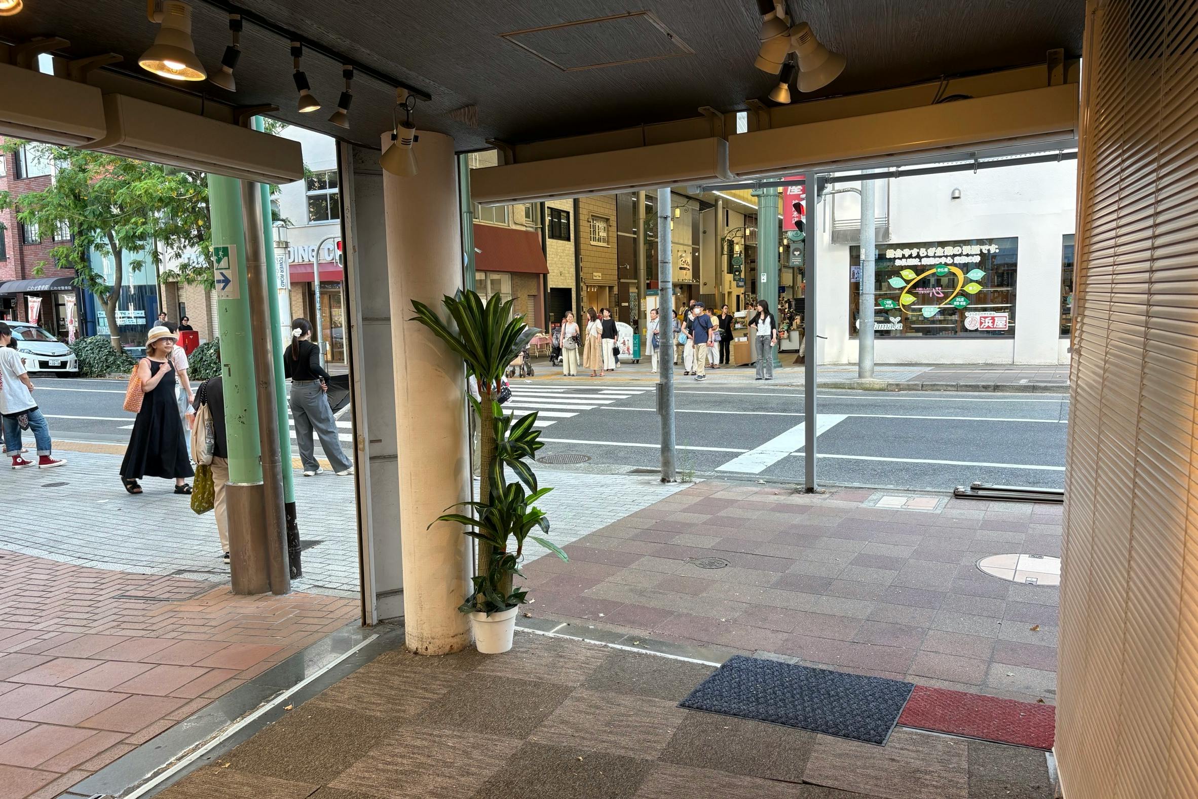 【神戸 元町商店街】 ポップアップストアやPRイベントに最適!神戸元町商店街アーケード内の交差点角地の3丁目イベントスペース