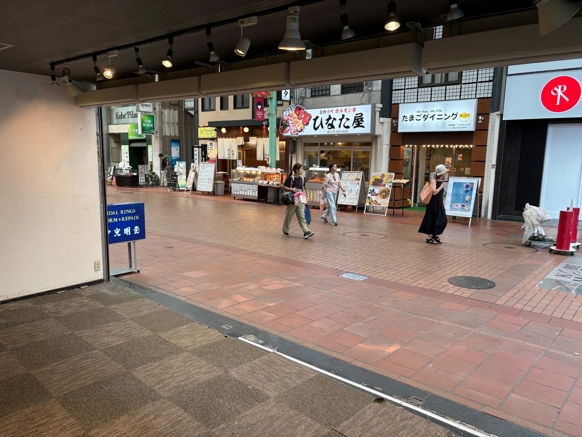 【神戸 元町商店街】 ポップアップストアやPRイベントに最適！神戸元町商店街アーケード内の交差点角地の3丁目イベントスペース