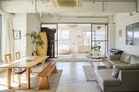 【六本木駅5分】撮影会やロケ、招待制の展示会に最適な開放感のある海外風イベントスペース