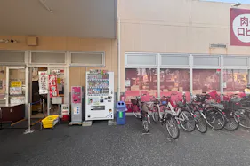 【スーパーバリュー ロピア府中新町店】店頭入口横 各種プロモーション、会員獲得イベントに最適なスーパーマーケットの屋外催事イベントスペース