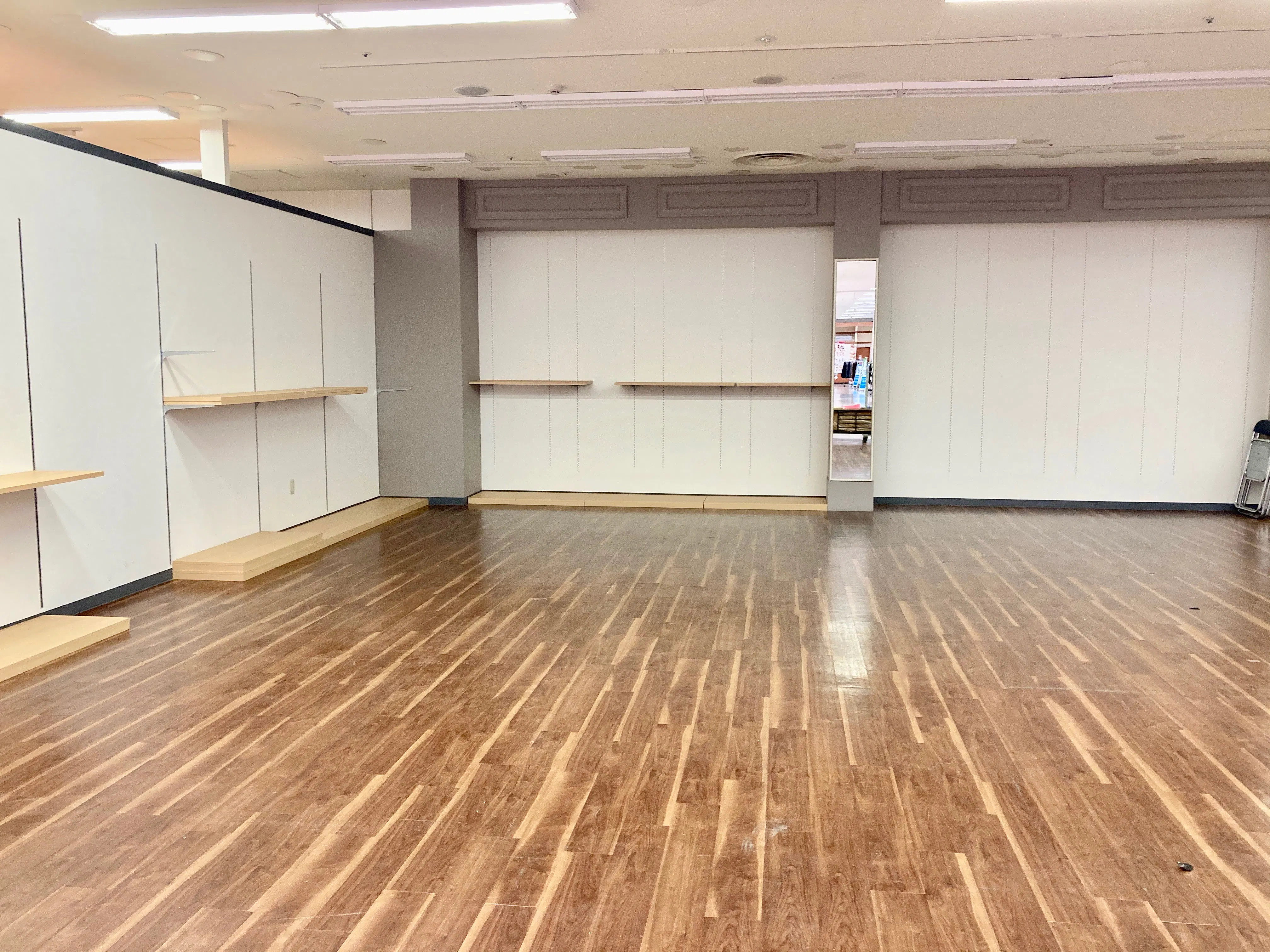 【イオン茅ヶ崎中央】展示会やポップアップストアに適したショッピングモール2階にあるバックヤード付のイベントスペース