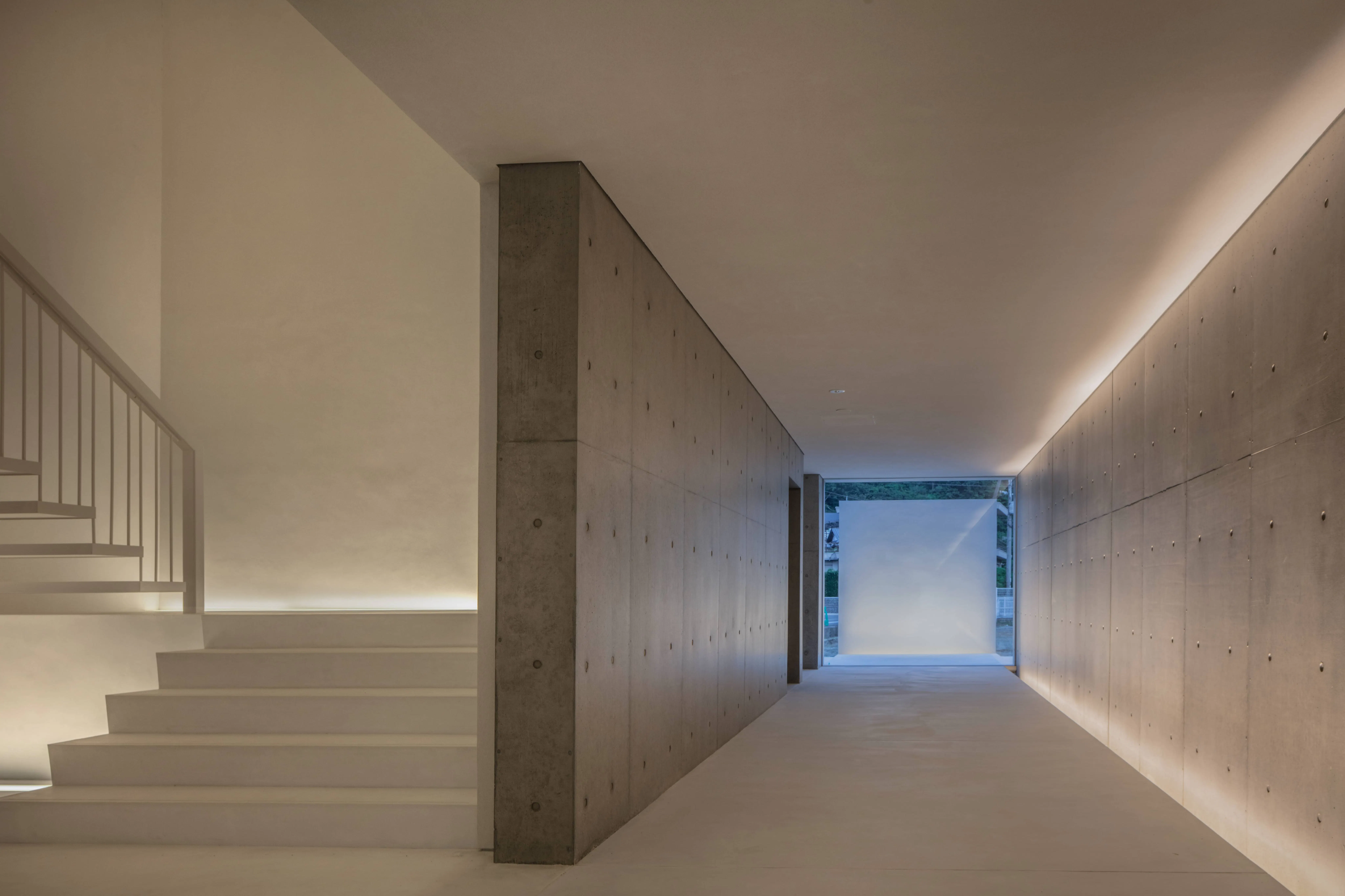 【和歌山県紀の川市】撮影やイベントに最適な高級感漂う900㎡プール付きの広大な撮影スタジオ