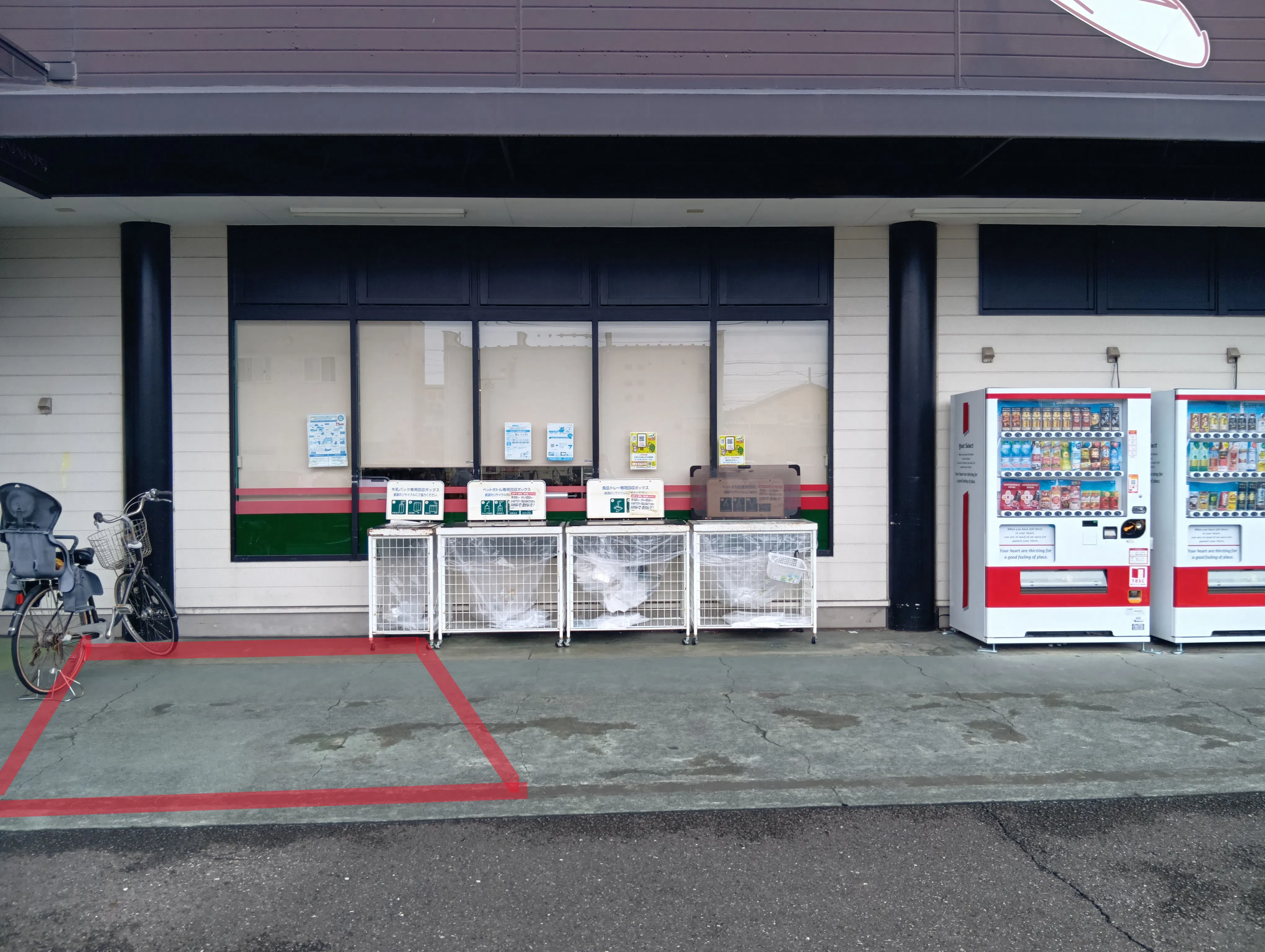 【フードマーケットマム古庄店】出入口右側スペース 販促プロモーションや物販に最適なスーパー屋外催事イベントスペース
