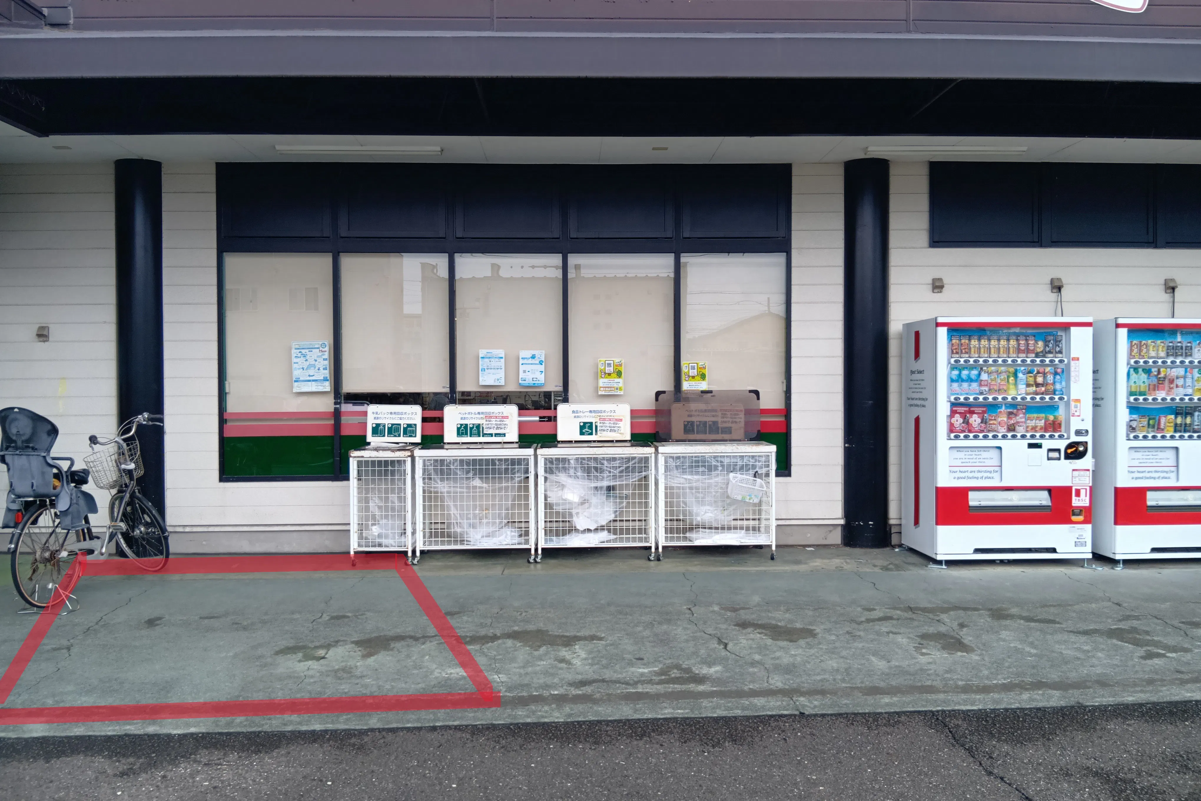 【フードマーケットマム古庄店】出入口右側スペース 販促プロモーションや物販に最適なスーパー屋外催事イベントスペース