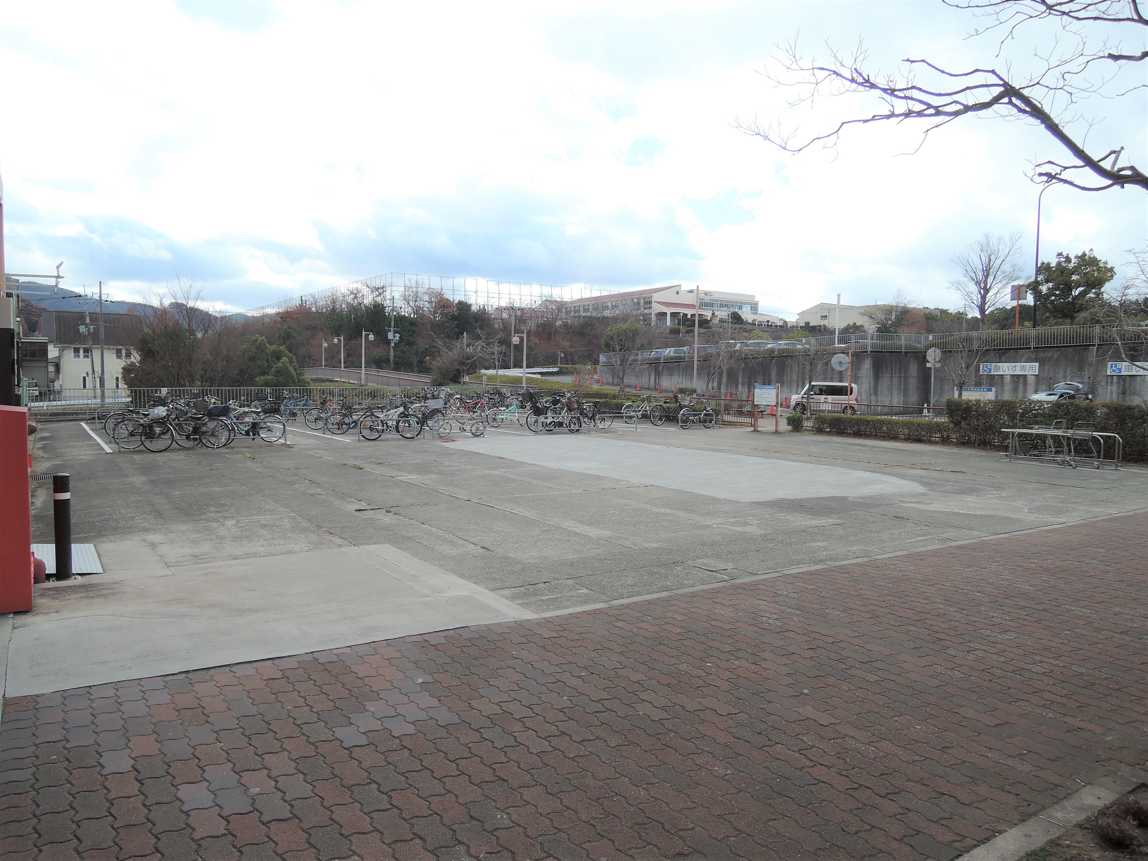 【エコール・リラ】PRイベントや車両展示会等に最適な広々とした屋外イベントスペース