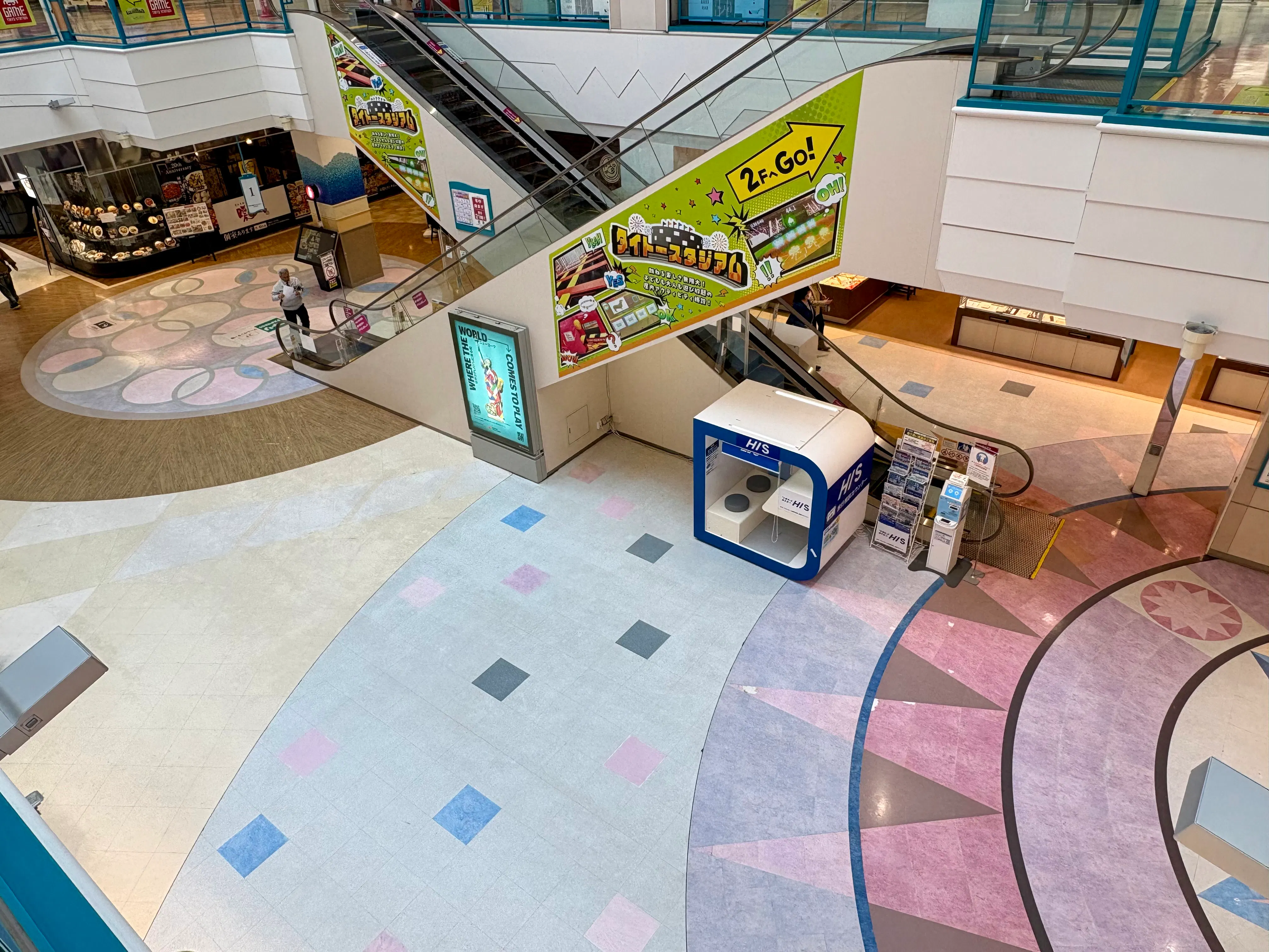 【イオンモール釧路昭和】飲食店側（ＧＵ前）エスカレーター横