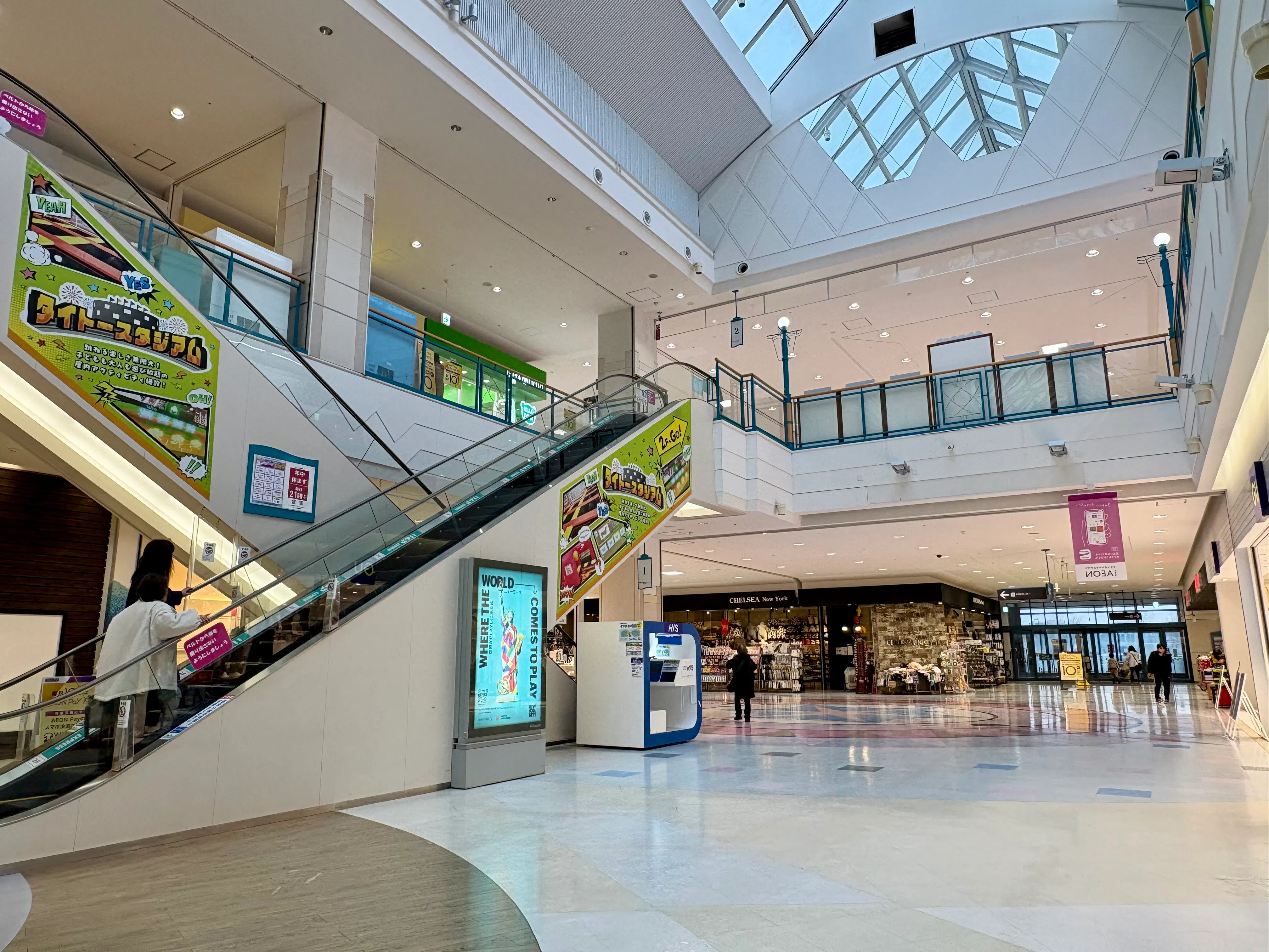 【イオンモール釧路昭和】飲食店側（ＧＵ前）エスカレーター横の画像