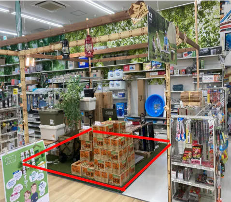 【ダイシン大富店】店内スペース　プロモーションや物販に最適なホームセンター内階段前の催事イベントスペースの画像