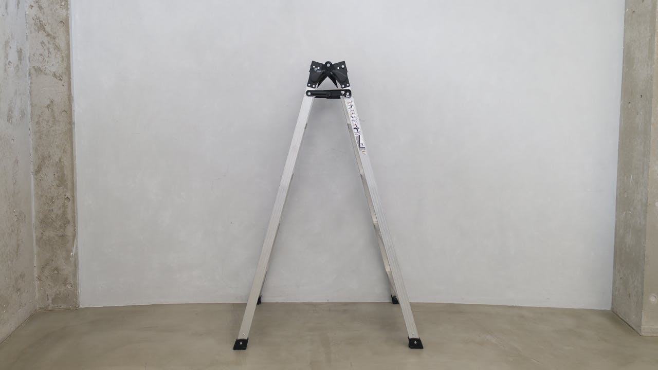 【代官山駅目の前】天井高最大8.6mを誇る120㎡の広々空間に差し込む自然光。展示会・受注会・商用撮影に最適な都会的ギャラリー