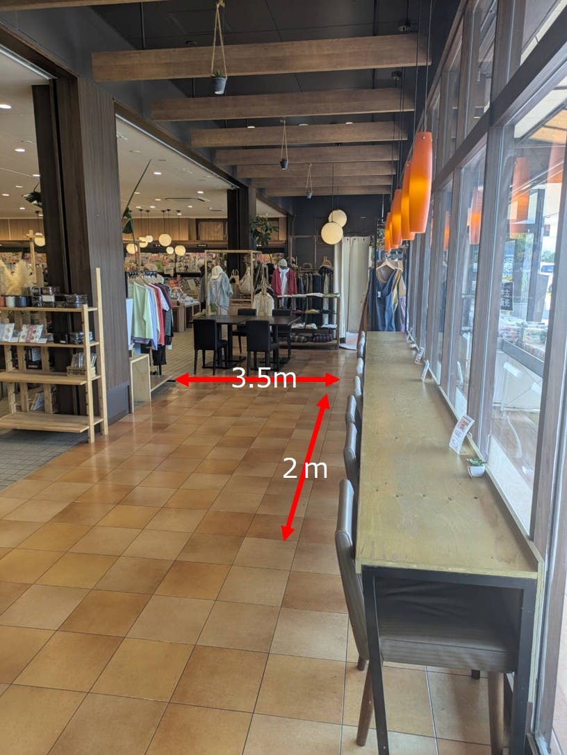 【TSUTAYAたかなべ店】販促プロモーションや物販に最適な店舗の中央にあるイベントスペースの画像