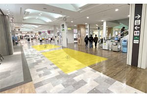 【イオン新浦安SC】プロモーションや物販に最適な2Fプラザエスカレーター前スペース