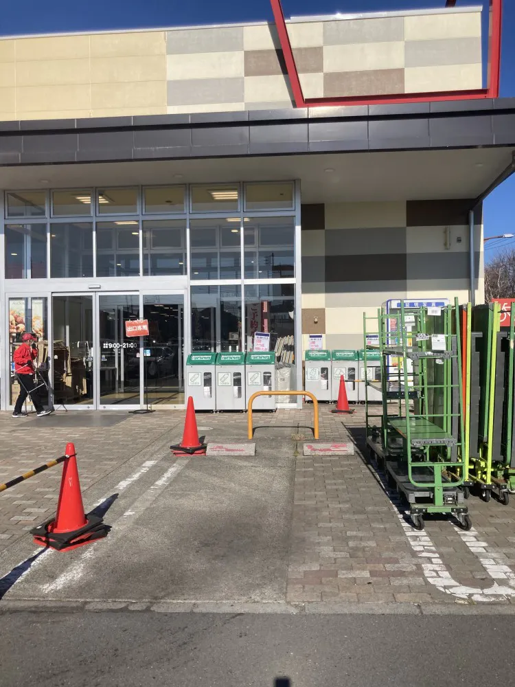 【生鮮市場TOP坂戸入西】プロモーションに利用可能な1階入り口付近駐車場1台分スペース(軒無し)