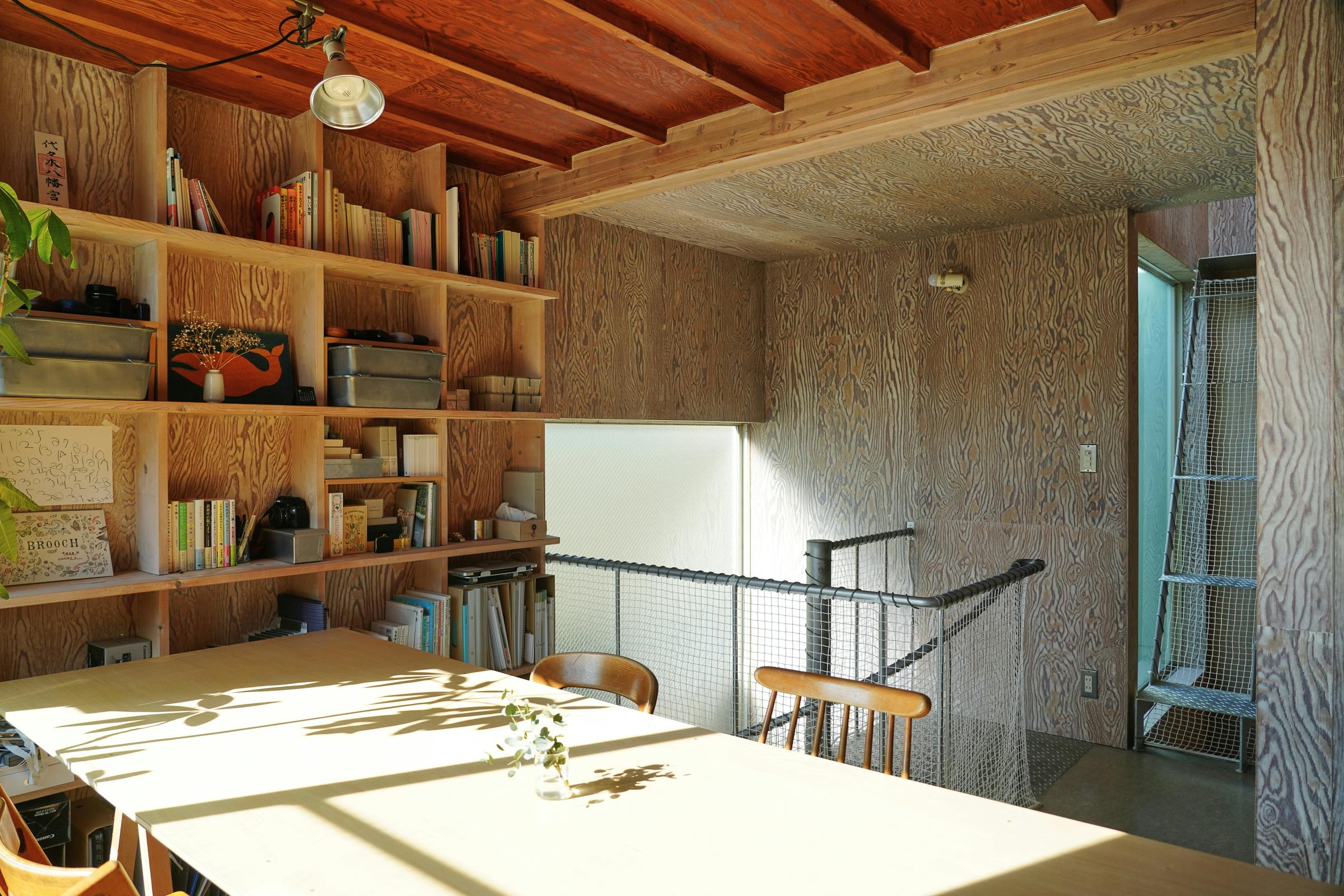 【池ノ上駅6分】撮影に適した光と影・素材が特徴的な自宅兼スタジオ