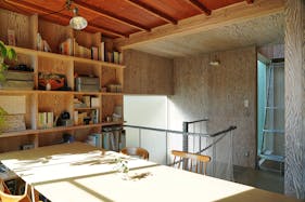 【池ノ上駅6分】撮影に適した光と影・素材が特徴的な自宅兼スタジオ