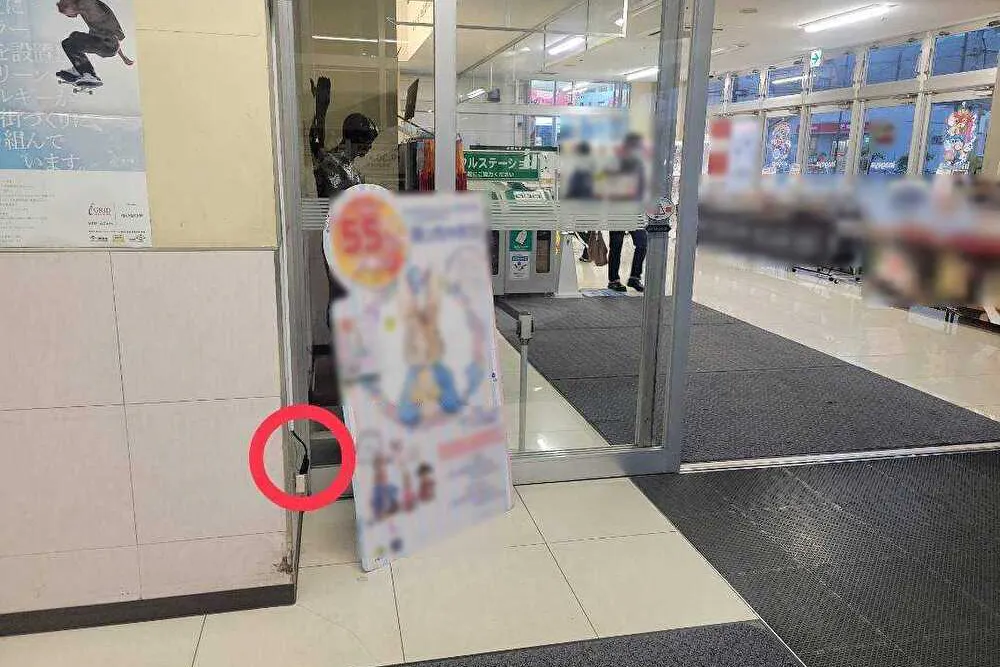 【いなげや 八王子中野店】プロモーションイベントに最適なスーパー店内の風除室スペース