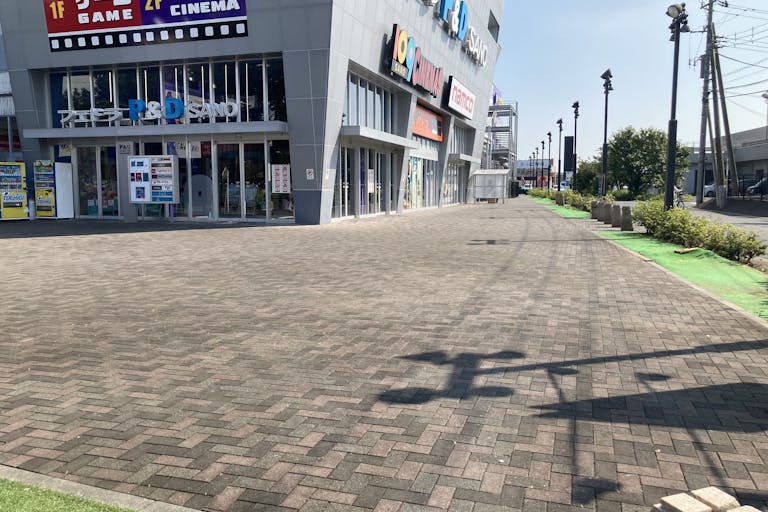 【フェドラP&D佐野】キッチンカーの出店に最適な施設の目の前にあるイベントスペースの画像2