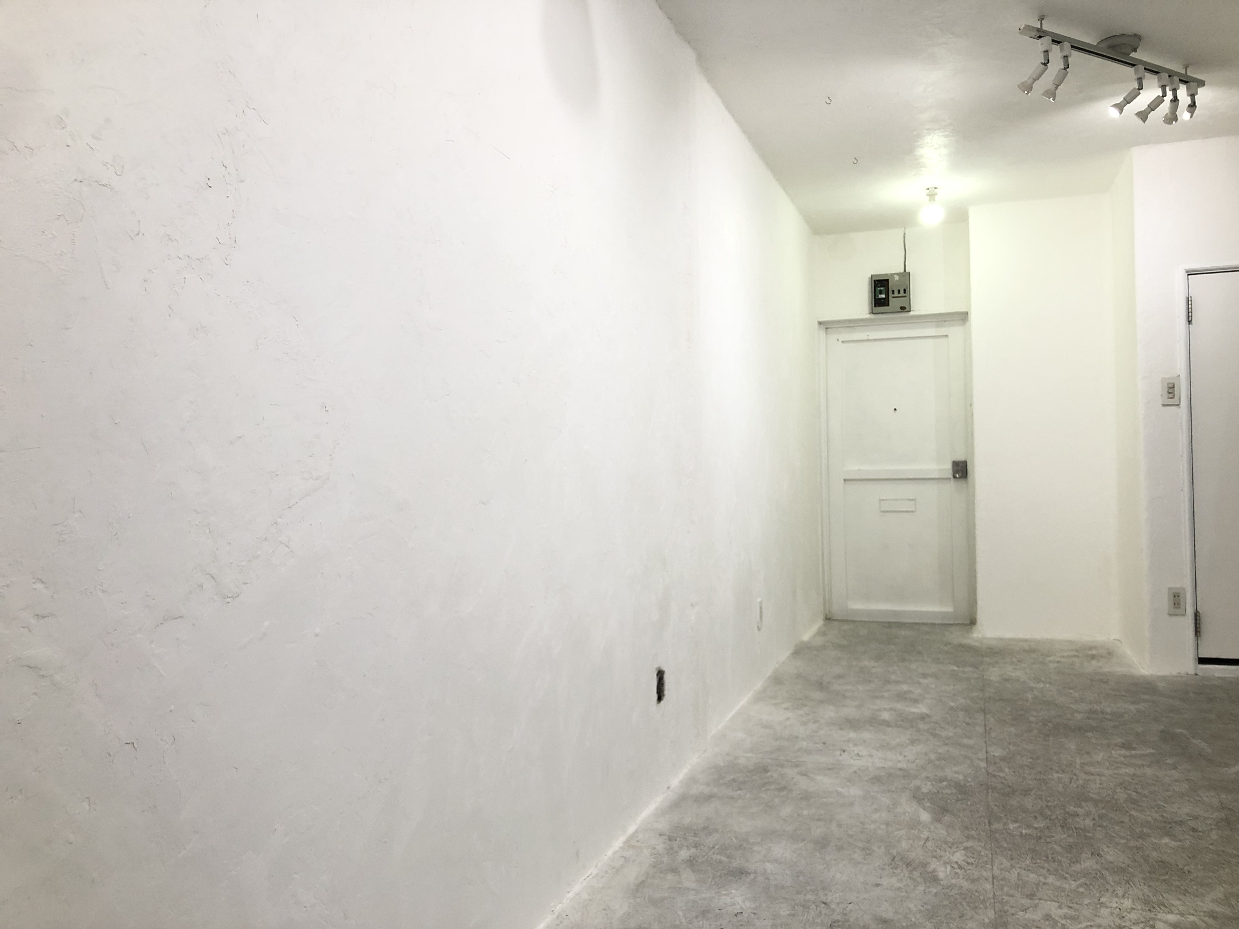 【高円寺駅4分】アパレルの展示会やポップアップストアに最適な白壁のイベントスペースの画像2