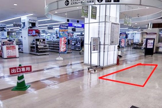 【マリンピアショッピングセンター専門館】各種プロモーションや物販、食物販のポップアップストアに最適な1F正面入口柱横の催事イベントスペース