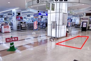 【マリンピアショッピングセンター専門館】各種プロモーションや物販、食物販のポップアップストアに最適な1F正面入口柱横の催事イベントスペース