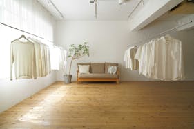 【池尻大橋8分】中目黒からもアクセス可能・目黒川すぐ・フロア独占85㎡・展示会・ポップアップに最適な木の素材が優しい雰囲気を出すスタジオスペース