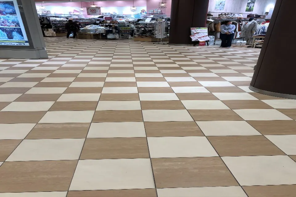 【ララガーデン川口】1階 中央②