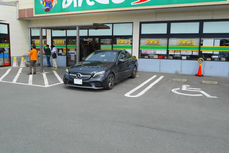 【あんくる夢市場 久留米店】お客様出口付近 販促プロモーションや物販に最適なスーパー屋外催事イベントスペースの画像3