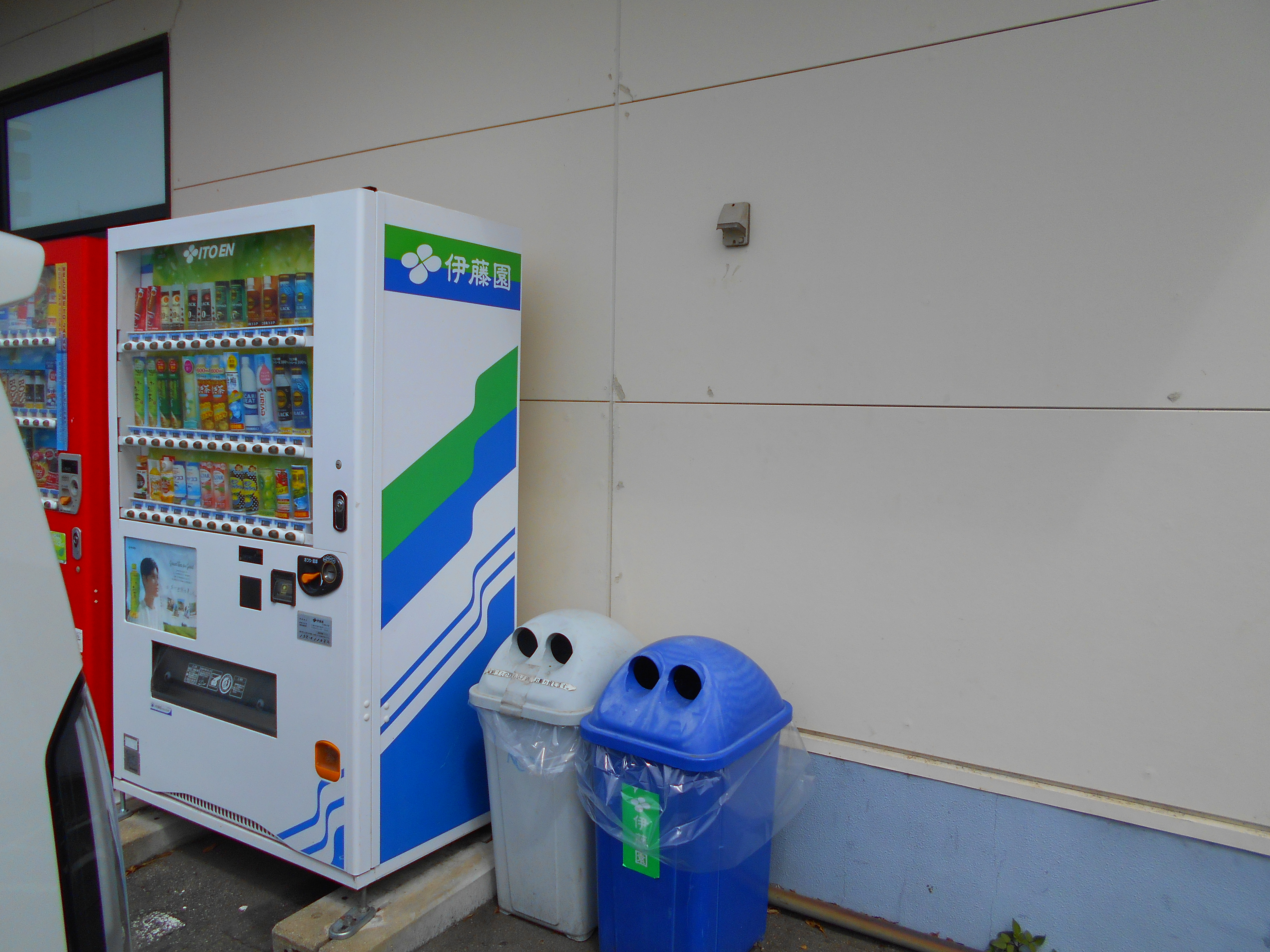 【あんくる夢市場 久留米店】お客様出口付近 販促プロモーションや物販に最適なスーパー屋外催事イベントスペース