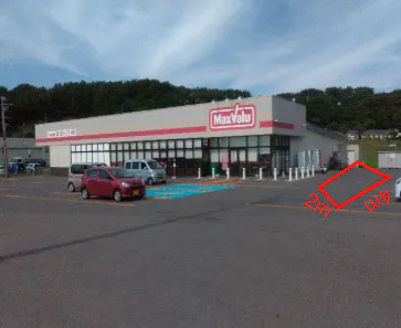 【マックスバリュ深浦店】店舗脇自動販売機前（キッチンカー） キッチンカー出店に最適なスーパー店外催事イベントスペース