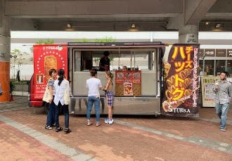 【もりのみやキューズモールBASE】「②1F セントラルスクエア前中央（CS前中央）」屋根下で四方から通行客に視認されやすい食物販やPRプロモーション向けの人気イベントスペース