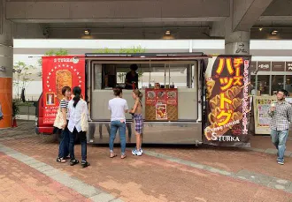 【もりのみやキューズモールBASE】「②1F セントラルスクエア前中央(CS前中央)」屋根下で四方から通行客に視認されやすい食物販やPRプロモーション向けの人気イベントスペース