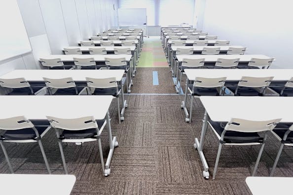 【大阪梅田駅直結/徒歩1分】会議・研修・試験会場・セミナーなどに適した57名程度収容可能なレンタルスペース
