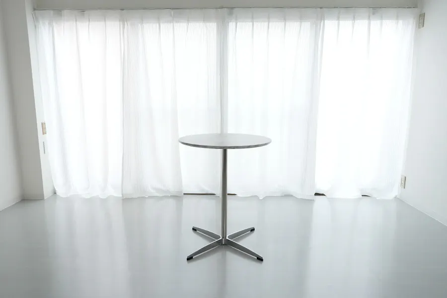 【藤森駅2分】白壁×自然光の撮影スタジオ｜コスプレ・ポートレート・SNS撮影向け｜更衣室あり・メイク利用可