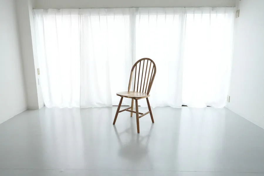 【藤森駅2分】白壁×自然光の撮影スタジオ｜コスプレ・ポートレート・SNS撮影向け｜更衣室あり・メイク利用可