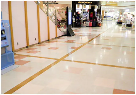 【イオンモール津山インター*】1F 中央エスカレーター