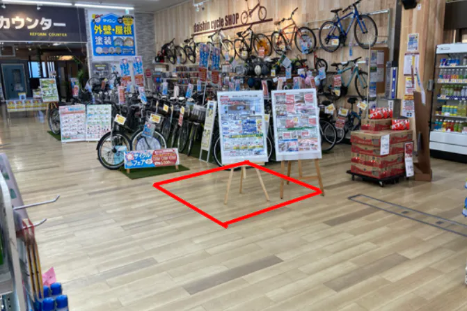 【ダイシン桂店】サービスカウンター脇 プロモーションや物販に最適なホームセンター内階段前の催事イベントスペース