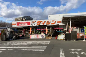 【ダイシン桂店】サービスカウンター脇 プロモーションや物販に最適なホームセンター内階段前の催事イベントスペース